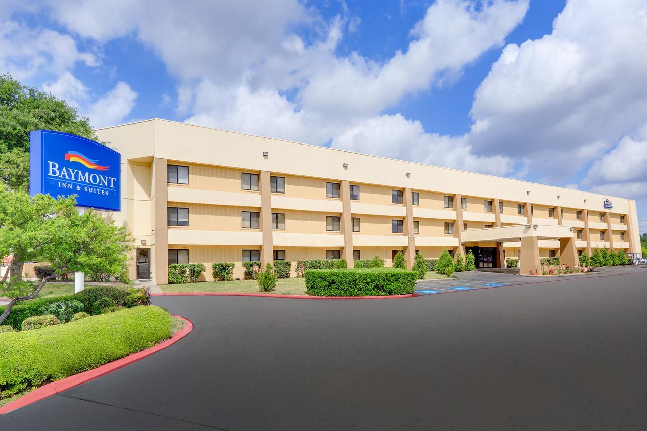 Baymont By Wyndham Plano Hotel Exterior photo